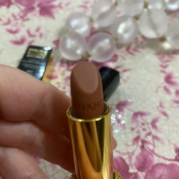 Chanel Rouge Allure Velvet Lipstick - BEIGE RUGISSANT 227 - Picture 2 of 5